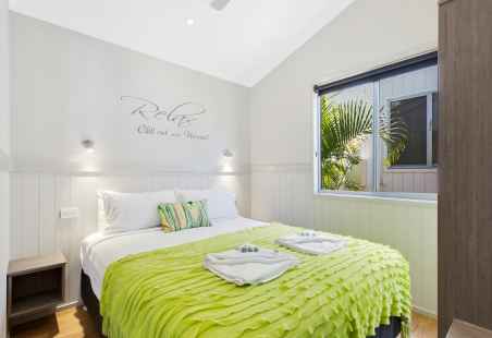 Deluxe Tropical Villa Master Bedroom